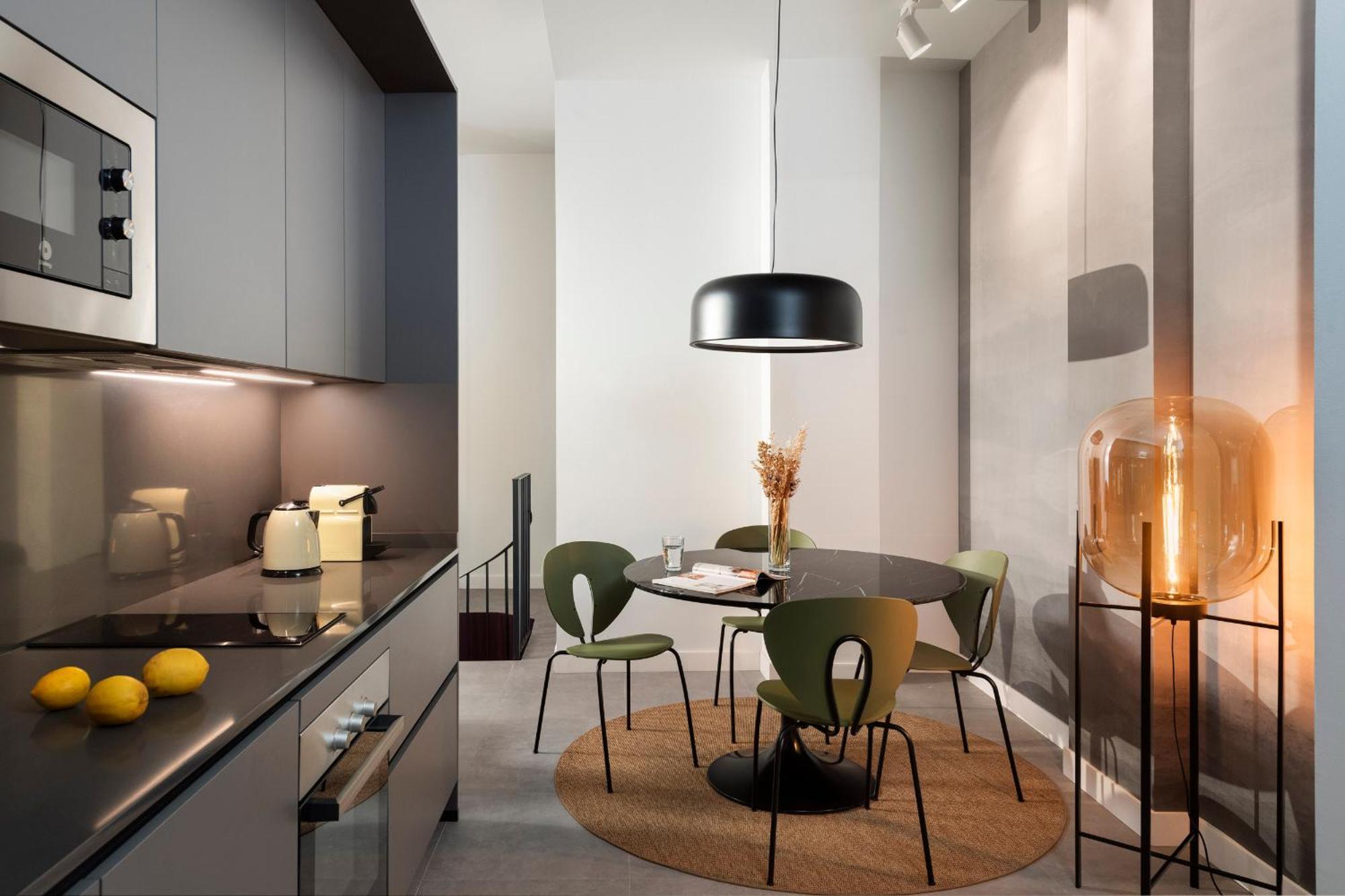 Monkeys Apartments Trastamara Billiard Room Σεβίλλη Εξωτερικό φωτογραφία